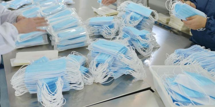 Koronavirusi/ Nis shpërndarja e 1.2 milionë maskave në Shqipëri