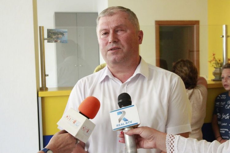 Plas sherri në zyrat e Postës Shqiptare, drejtori godet me grusht vartësin e tij