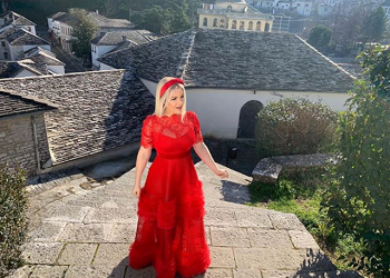 Videoklipi i ri, këngëtarja shqiptare rrëfen si rrezikoi jetën në Gjirokastër (VIDEO)