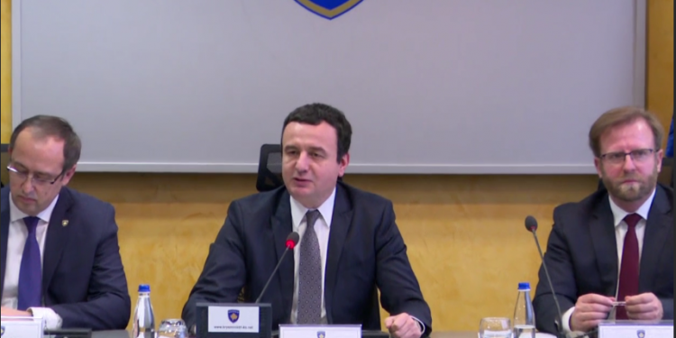 Vendimi i parë, Kryeministri i Kosovës përgjysmon rrogën e tij