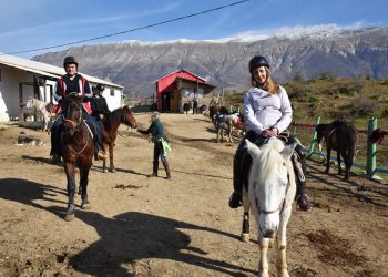 Lindita Rova, Flamur Golemi dhe Tërmet Peçi siç nuk i keni parë kurrë më parë (FOTO)