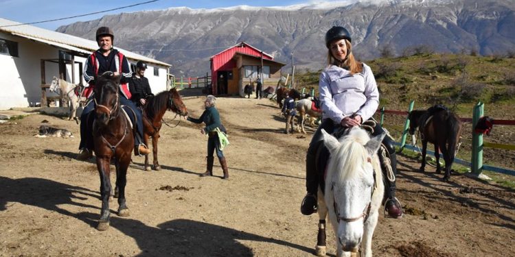 Lindita Rova, Flamur Golemi dhe Tërmet Peçi siç nuk i keni parë kurrë më parë (FOTO)