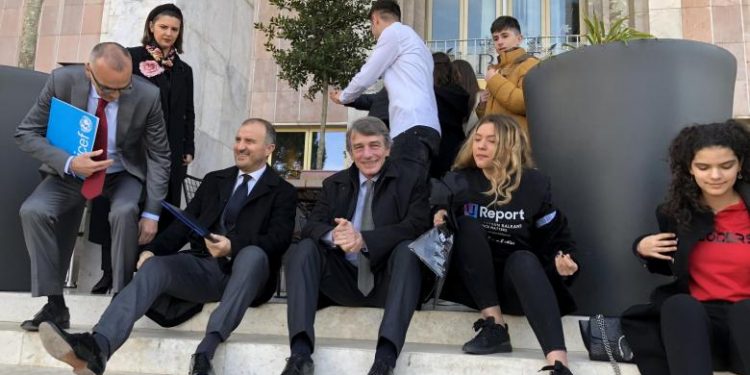 ‘Politika po na largon’, gazeta gjermane: Zhgënjimi po boshatis Shqipërinë