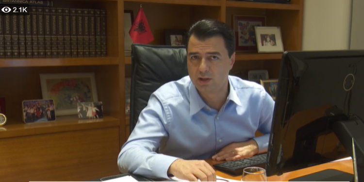 Basha ‘kopjon’ Ramën, bashkëbisedim live në FB: S’kemi hequr dorë nga zgjedhjet e parakohshme (VIDEO)