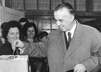 Urdhri i Enver Hoxhës: Si u hoq festa e Bajramit dhe Pashkëve në Shqipëri