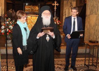 Kryepeshkopi Januatos nderohet me çmim ndërkombëtar, përshëndet presidenti Meta