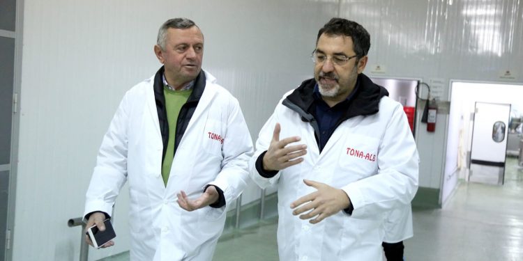 Ligj të ri për ushqimin dhe shërbimin veterinar, ministri Çuçi: Do të garantojmë sigurinë ushqimore në sistem, reformim tërësor për AKU-në (FOTO)