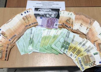 Bllokohen 35 mijë euro në Kakavijë, i riu tentoi t’i kalonte pa i deklaruar në kufi