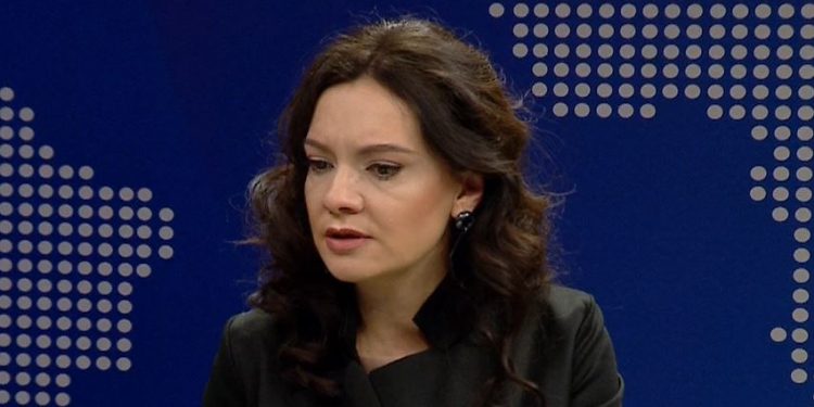 Elisa Spiropali: Basha duket më i arsyeshëm, s’po e mbështet me shpirt Ilir Metën