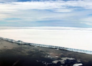 Ajsbergu më i madh në botë, po del në oqean të hapur