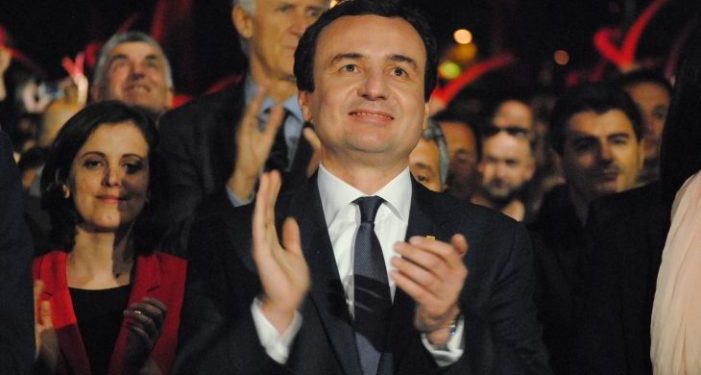 ‘Erdhi Dita’, pas 23 vitesh opozitë Albin Kurti betohet si Kryeministër i Kosovës