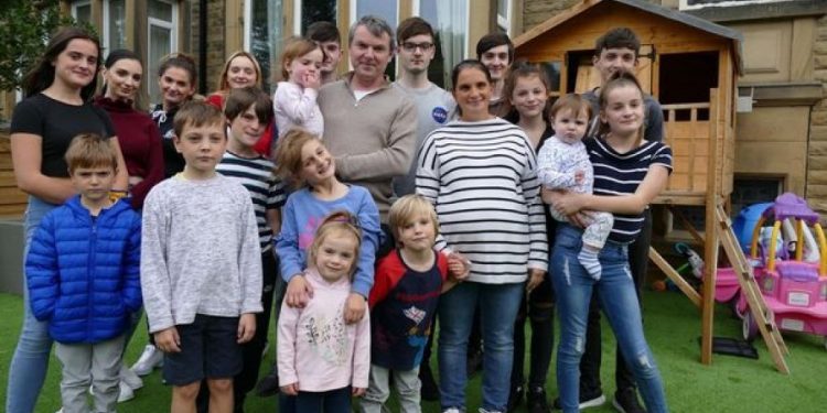 Po presin fëmijën e 22-të, njihuni me familjen më të madhe