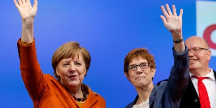 “Tërmet politik” në Gjermani: Jep dorëheqjen pasuesja e Angela Merkel