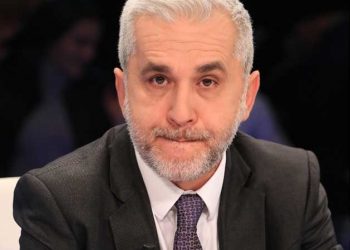 ‘Shpërthen’ gazetari nga Gjirokastra: Shuhen yje, shkëlqejnë baxhella