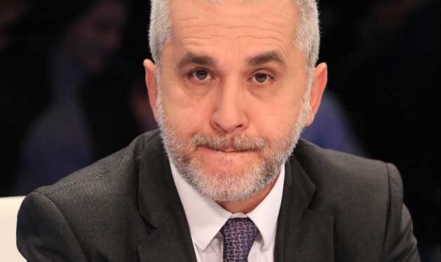 ‘Shpërthen’ gazetari nga Gjirokastra: Shuhen yje, shkëlqejnë baxhella