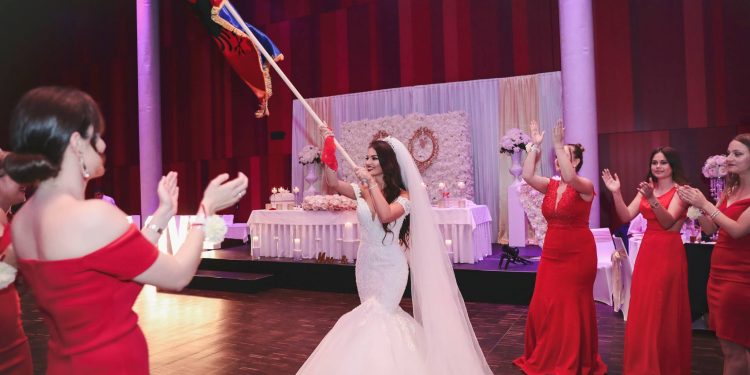 Shqiptarët më “qeflinjtë” e Europës për t’u martuar, Gjirokastra ndër tre qarqet e fundit me më pak dasma