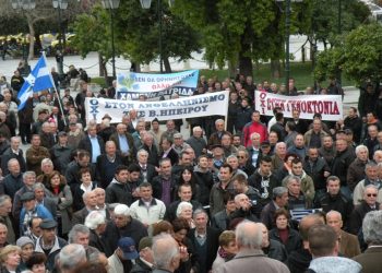 Greqia u pret pensionin minoritarëve në Shqipëri, protestë në qendër të Athinës