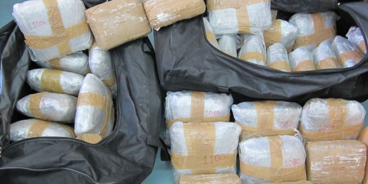 Kapen 800 kg kanabis në Qafë-Botë të Sarandës, policia shqiptare nuk kontrolloi frugonin