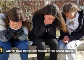 Aksidenti tragjik në Memaliaj/ Lot dhe trishtim në shkollën ku jepnin mësim dy mësuesit. Ndiqni rrëfimet e nxënësve (VIDEO)