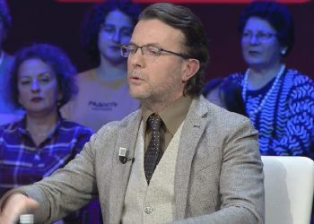 Polemikat për bustin në Dervician, aktori Laert Vasili tregon dokumentin: Vasil Shahini është shpallur “Martir i Demokracisë” (VIDEO)