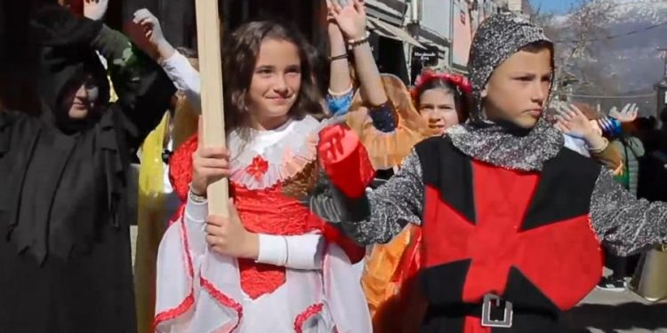 Pas gati 60 vitesh rikthehen karnavalet në Gjirokastër (VIDEO)