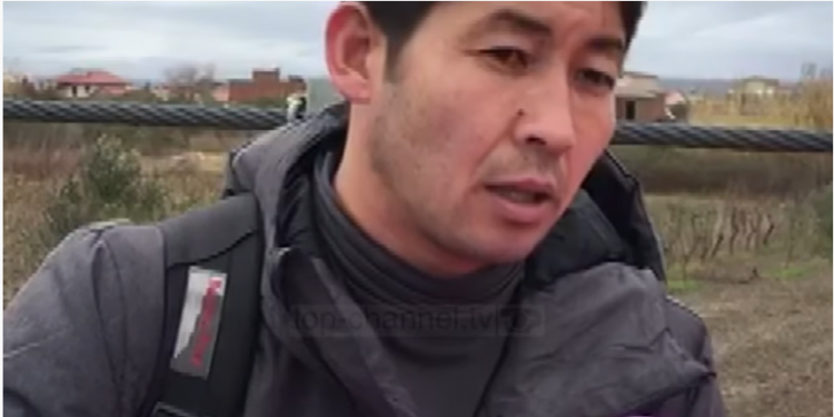 Kishin paguar 700 euro, trafikantët shqiptarë lënë 20 klandestinët në mes të autostradës (VIDEO)