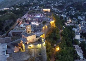 Qeveria ‘shtrëngon rripin’ nga tërmeti, s’ka Festival Folklorik Kombëtar në Gjirokastër