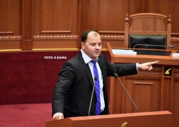 Deputeti i opozitës denoncon në Kuvend: Po mbillet kanabis në jug të Shqipërisë