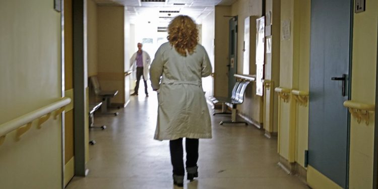 Konfirmohet rasti i parë me koronavirus në Greqi, është një grua 38-vjeçare