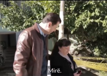 Del seria e dytë e filmit të Bashës me Verën, kreu i PD nxehet keq: Kam dy prindërit me ilaçe, këtu s’ka më as dinjitet! (VIDEO)