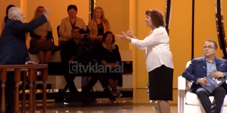 ‘Pusho, atë të bësh, me mua s’ke punë’/ Gruaja nga Gjirokastra i hakërrehet burrit live për shtëpinë, kritikon edhe Eni Çobanin. Juristja: Kë të të sillja këtu? (VIDEO)