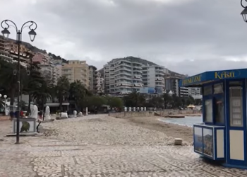 Ngecin punimet për lungomaren e Sarandës, rrezikohet sezoni turistik (VIDEO)