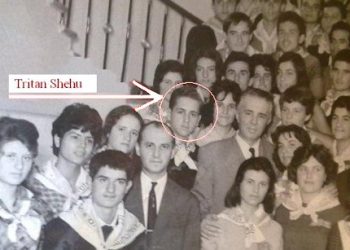 Gazetari tallet me ish-deputetin e Gjirokastrës: Sot është dita e Tritan Shehut, krah Enver Hoxhës e Ramiz Alisë