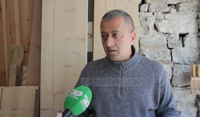 Të gdhendësh suvenirin tënd/ Në Gjirokastër turistët duan që të jenë si vendasit (VIDEO)