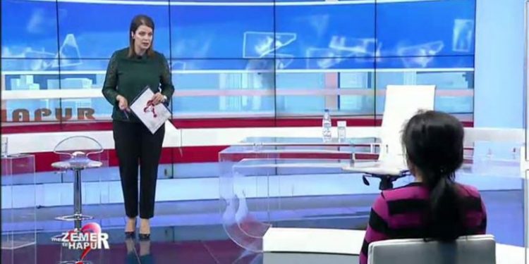 Rrëfimi tronditës: Burri më dhunoi që kur isha 6 muajshe shtatzënë, preva damarët në sy të vajzës