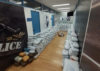 Rulota me 1.2 ton kanabis kalon nga Qafë Bota, kapet në Athinë (VIDEO)