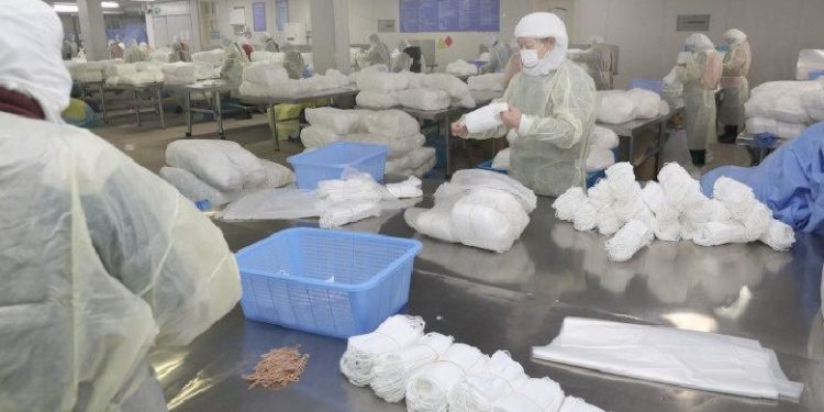 Koronavirusi, së shpejti do të prodhohen maska në Shqipëri