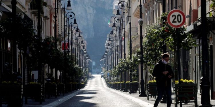 STUDIMI: Mos prisni që gjithçka të zgjidhet shpejt me koronavirusin, por filloni të organizoheni ndryshe