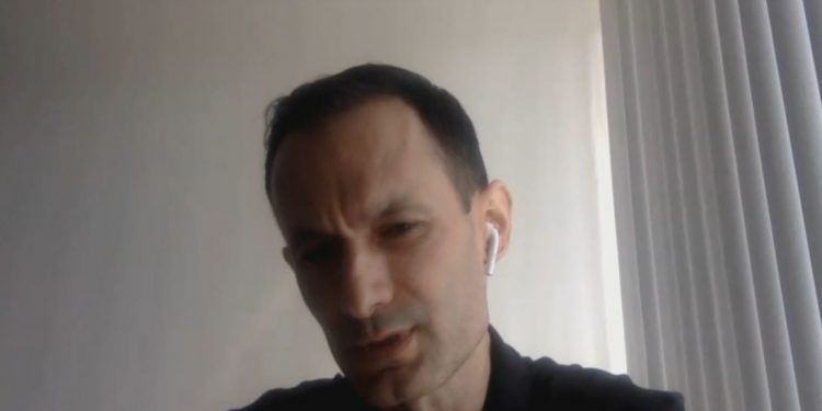 Flet studiuesi/ Ja si egërsohet virusi teksa kalon nga njeriu në njeri, merr me vete një pjesë të qelizës tuaj