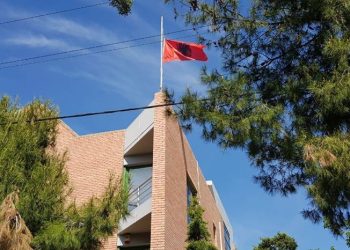 Ambasada shqiptare ne Athinë njoftim me rëndësi për gjithë emigrantët