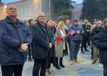Monika Kryemadhi në protestën e bashkëshortit Ilir Meta
