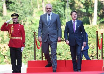 Kryeministri italian falenderon Shqipërinë, lumë komentesh për shqiptarët: Do e mbajmë mend këtë gjest të madh! (VIDEO)