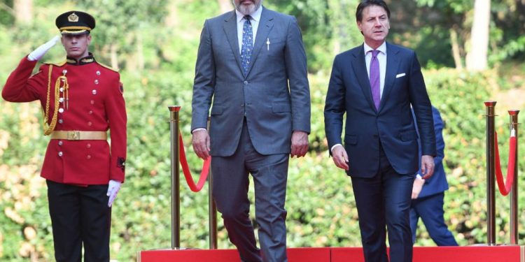 Kryeministri italian falenderon Shqipërinë, lumë komentesh për shqiptarët: Do e mbajmë mend këtë gjest të madh! (VIDEO)
