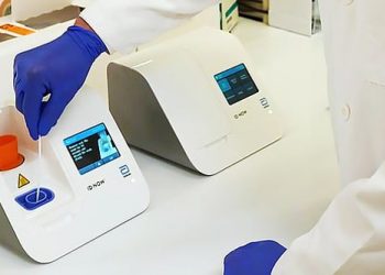 Shpiket testi lëvizës që tregon brenda 5 minutave nëse je i infektuar më koronavirus (VIDEO)