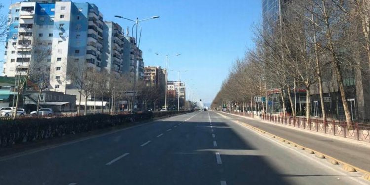 Urdhri i ri/ Lokalet, restorantet e fast food-et të mbyllura deri më 3 prill, ja shërbimi që lejohet