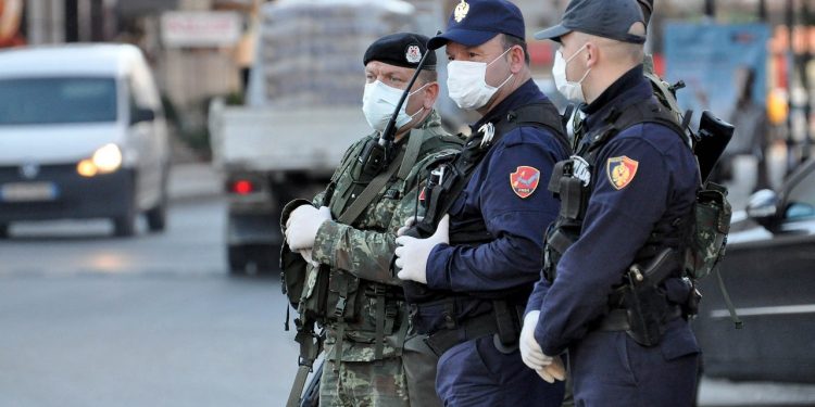 Oraret, mjetet dhe personat që lejohet të qarkullojnë duke filluar që nesër, çfarë duhet të keni parasysh