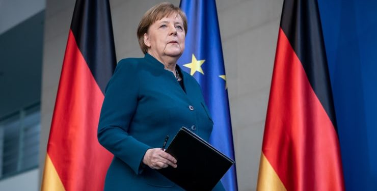 Merkel izolohet në karantinë, mjeku i saj i prekur nga koronavirusi