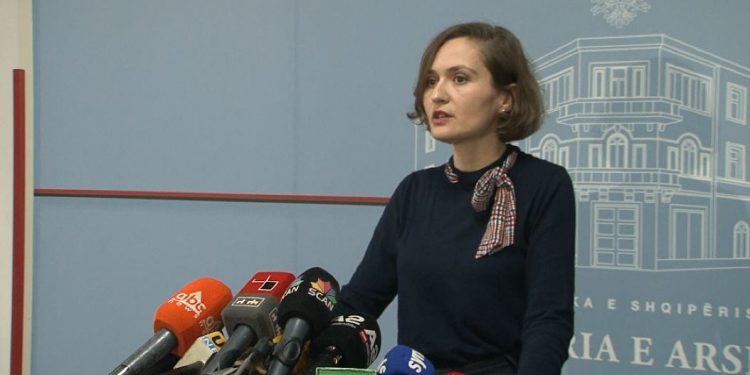 Koronavirusi ‘mbërthen’ Shqipërinë, shkollat mbyllur deri më 23 mars