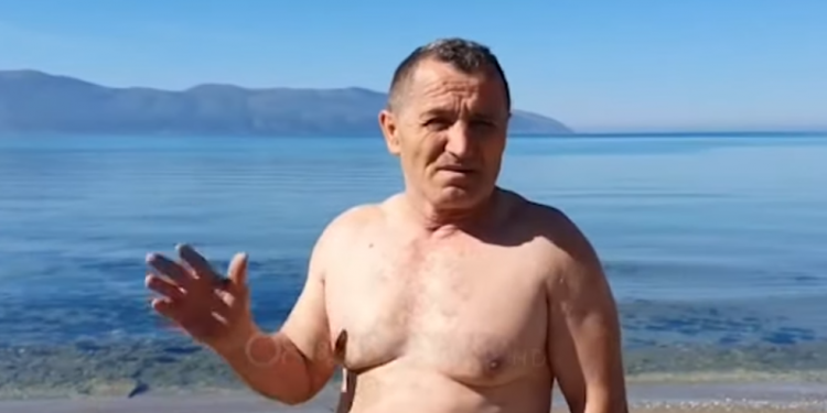 Shqipëria në karantinë, vlonjatët sfidojnë koronavirusin. Bëjnë banjo dielli dhe lahen në det (VIDEO)