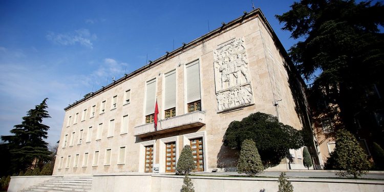 Koronavirusi, qeveria merr një tjetër vendim